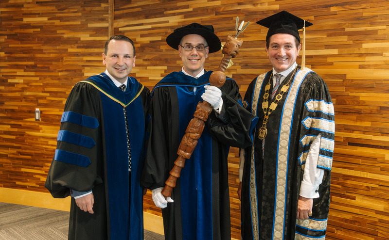 Caption: President Jason Dewling (left) with mace-bearer Alan Jenks (centre) and Chancellor Yuri Fulmer, OBC (right).