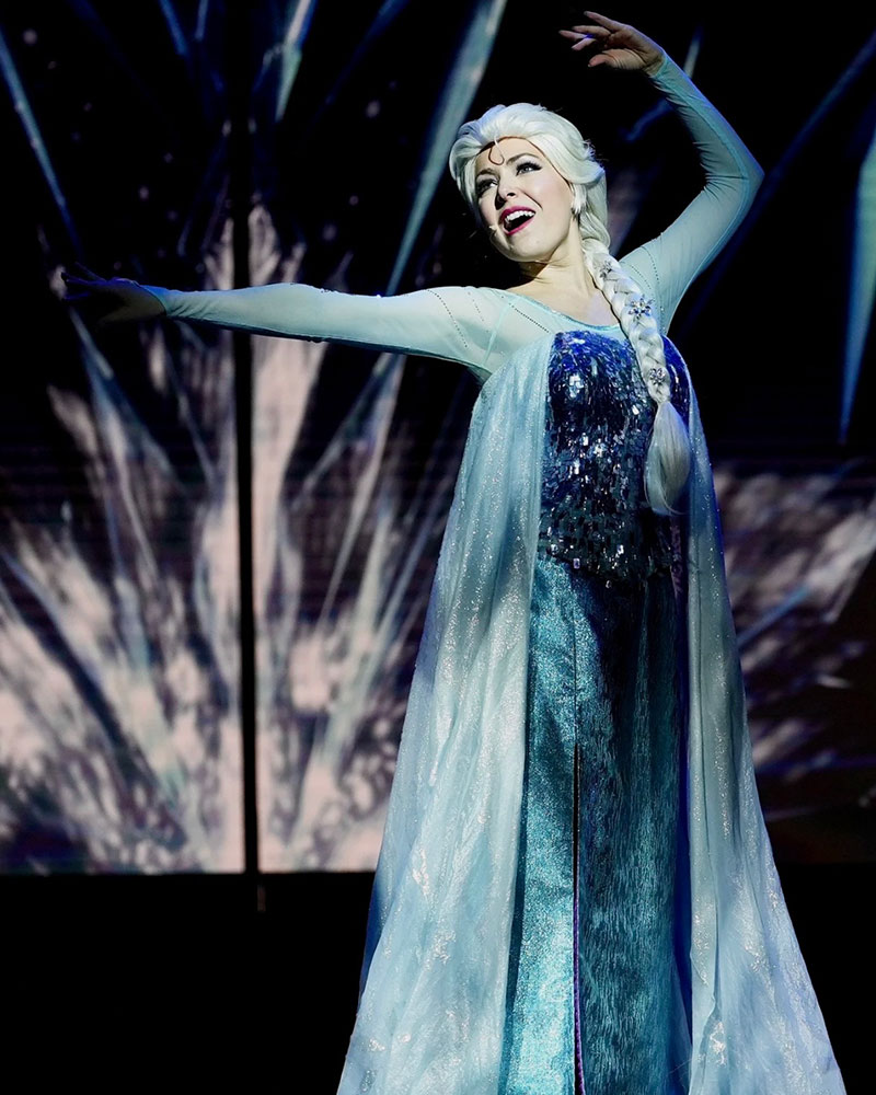 Ava Stark as Elsa at Disney Shanghai