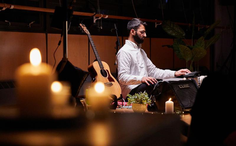 Music Therapy alumnus, Navin Sahjpaul spreads good vibes with a meditative sound bath for our staff