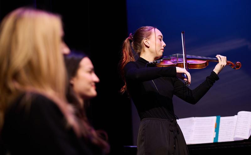 Megan Hingson, a graduate of the Bachelor of Motion Picture Arts, performs a beautiful violin solo following the President’s Perspective