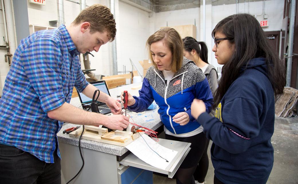 Students in lab working on a project 