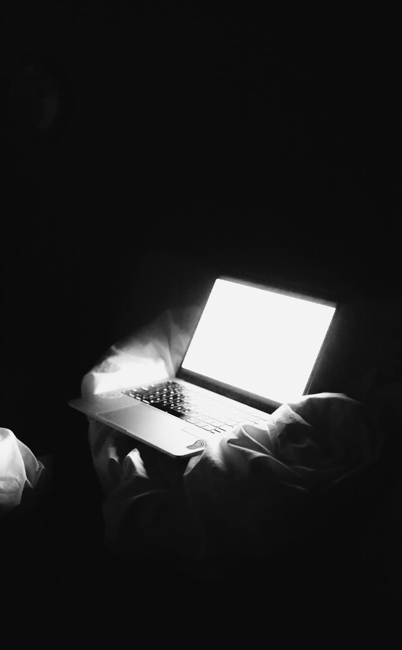 The 800 wide laptop image. 