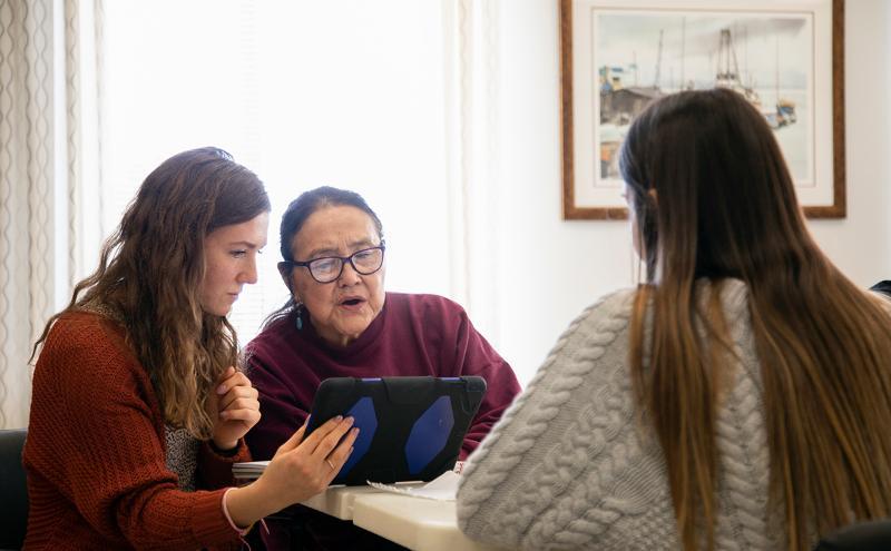 Students with Yvonne Kisoun-Camsell