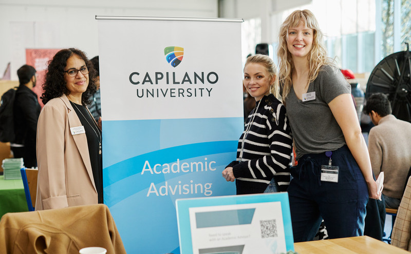 Adcademic advisors at an orientation event