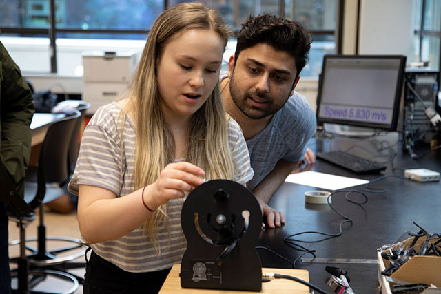 Making adjustments in a trajectory lab, modelled after the game “Angry Birds,” on Jan. 27, 2020. (Photo by Tae Hoon Kim)