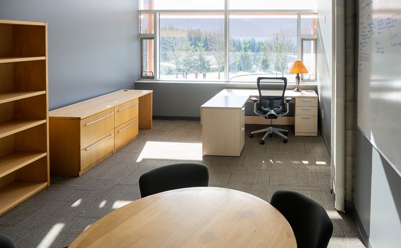 Squamish Exec office LB208