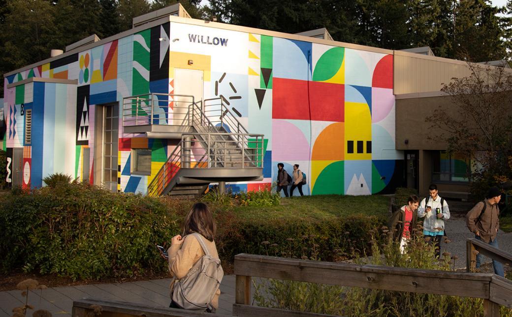 Students walking outside Willow Building